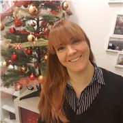 Offro lezioni di inglese a tutti i livelli e per tutte le età. Si può scegliere se fare conversazione o migliorare le compretenze garmmaticali. Orari flessibili e disponibilità a lezioni online